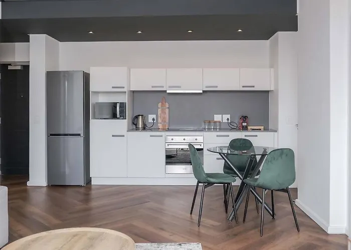 Modern Comfort In Century City